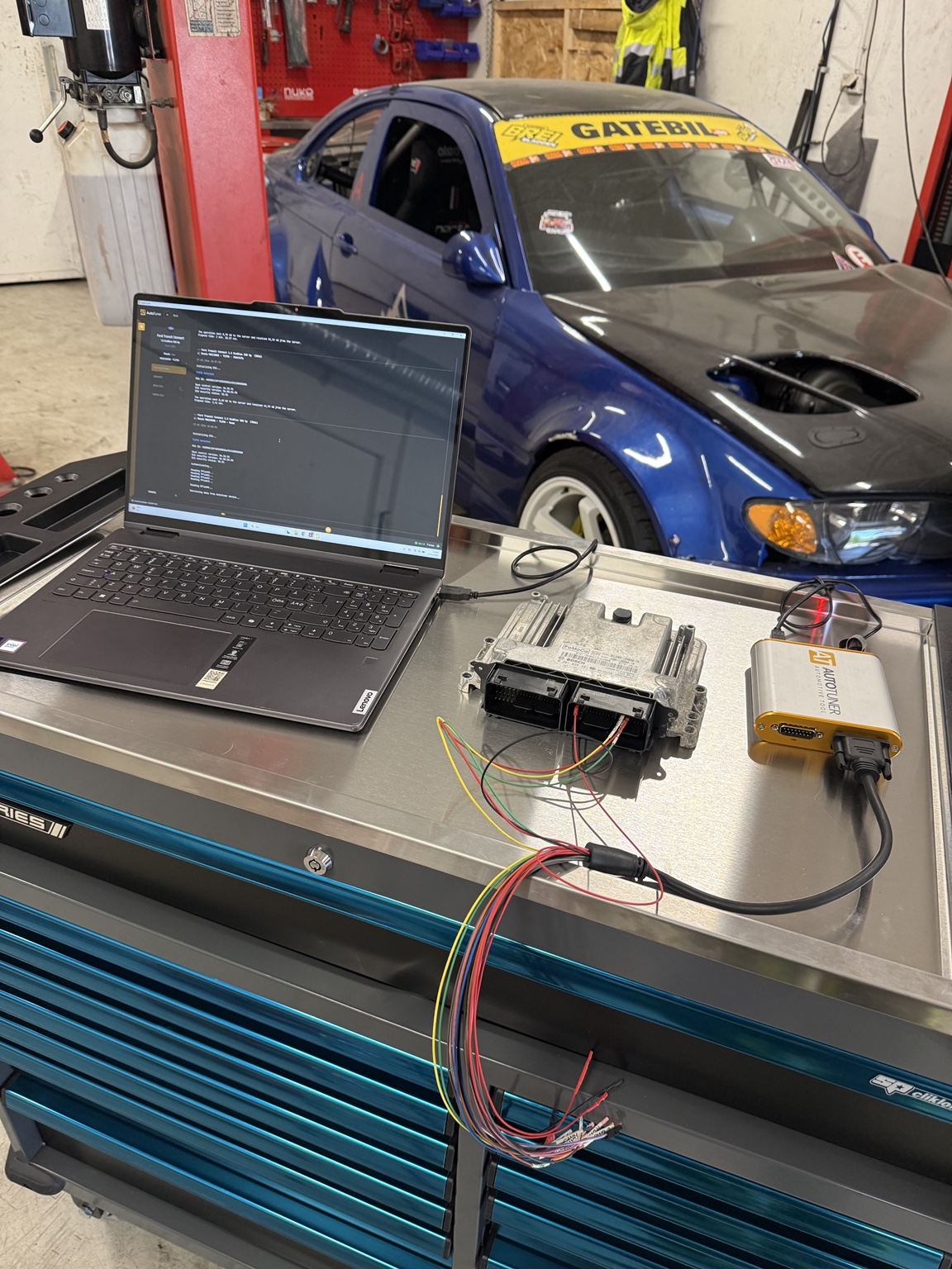 BMW driftbil i verksted hos Hansen Tuning